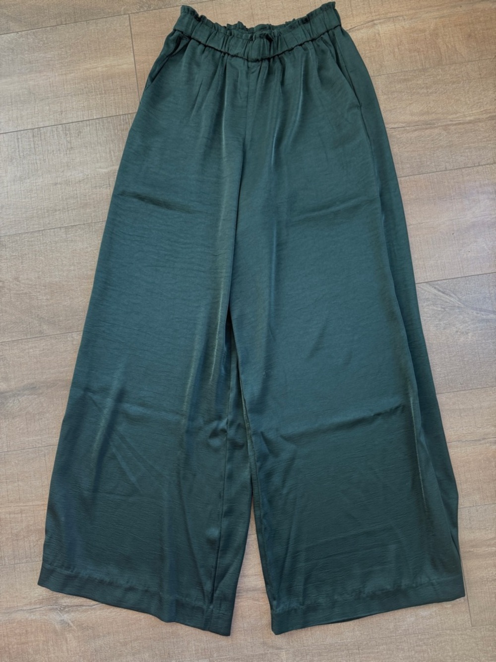 Z Supply Isolde Wide Leg Satin Pant Green - Picture 3 of 7
